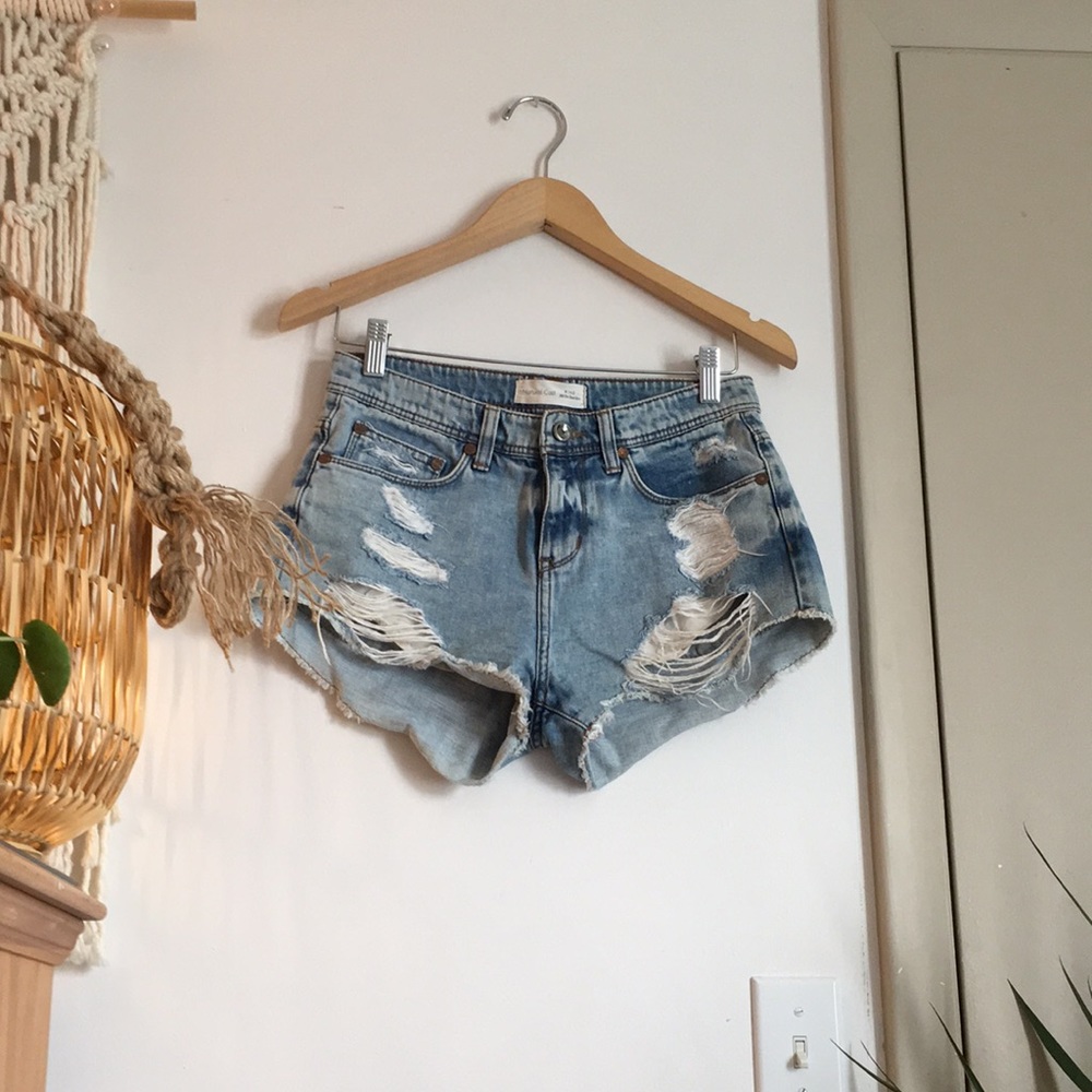 Buckle - Natural Cast Distressed Denim shorts